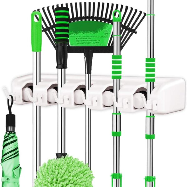 حامل مقشة معلق على حائط